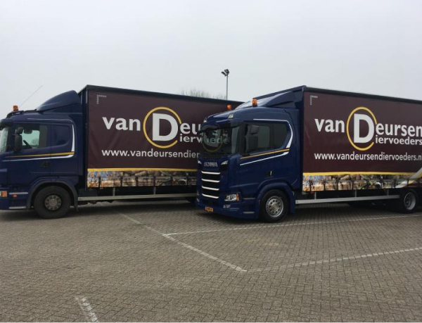 Vrachtwagens Van Deursen Diervoeders